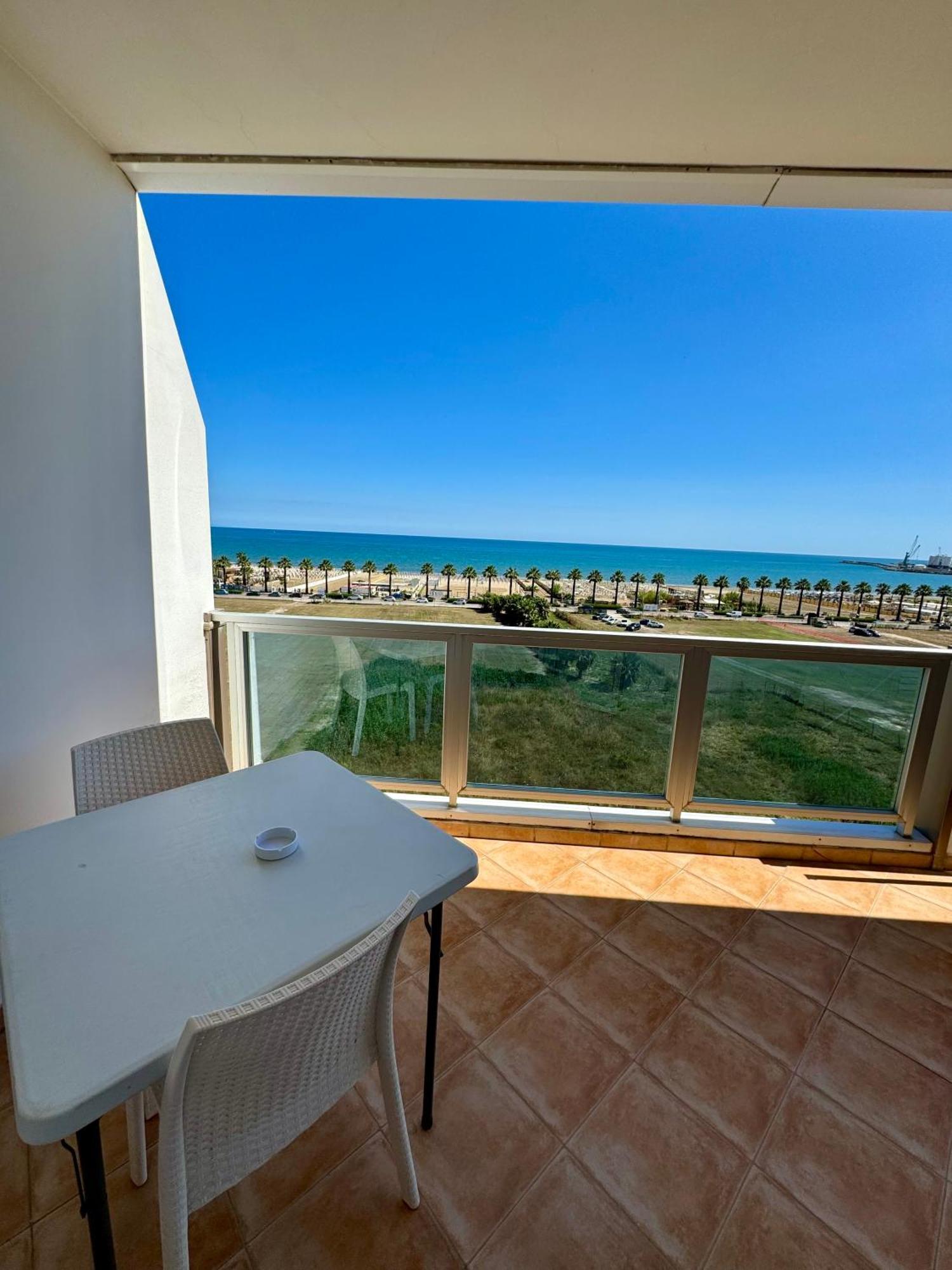B&B L'Orizzonte บาร์เลตตา ภายนอก รูปภาพ